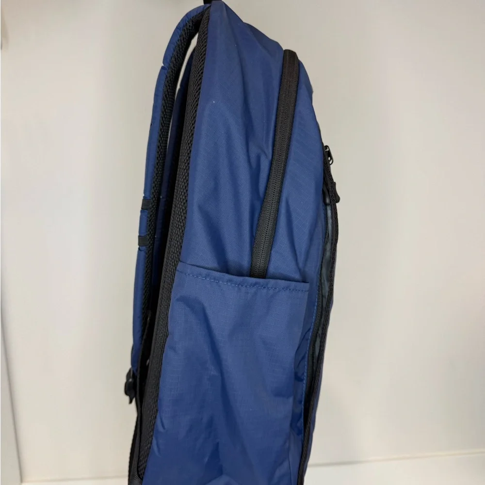 Oakley streamlined sling